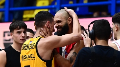 Οι αγκαλιές Βεζένκοβ, Φουρνιέ, Λαρεντζάκη στο φινάλε του ημιτελικού - Απέφυγε να χαιρετήσει τον Μπαρτζώκα