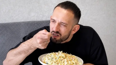 Fitness Influencer έχασε την ζωή του μετά από μια ακραία δίαιτα: Κατανάλωνε 10.000 θερμίδες ημερησίως