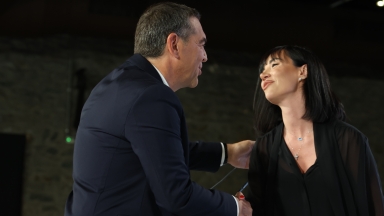 Η σύζυγος του Δημήτρη Πέλκα, Κυβέλη Μάρδα, ήταν αυτή που προλόγισε τον Αλέξη Τσίπρα: Το βιογραφικό της και η πρόθεσή της για τις εκλογές