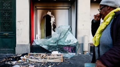 Μετά τις διαδηλώσεις και τις λεηλασίες στην Γαλλία σειρά έχει η... μεταπώληση: Κλεμμένα προϊόντα σε online πλατφόρμες