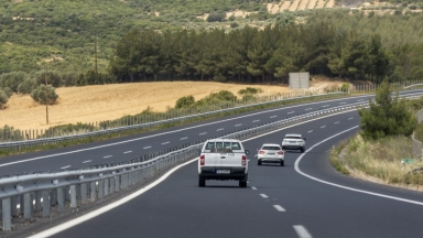 Ο ισοβίτης της αριστερής και ο άρχοντας της μεσαίας: Οι φυλές των λωρίδων στους ελληνικούς δρόμους