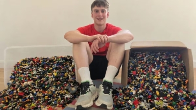 Ξεκίνησε να πουλάει LEGO στο E-bay και έβγαλε 350.000€ σε ένα χρόνο: Η στρατηγική που διπλασίασε τα κέρδη