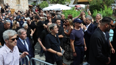 Συγκλονίζει η μητέρα του Γιώργου Μαζωνάκη: «Κλαίω συνέχεια, δικαίωση για το παιδί μου» (vid)