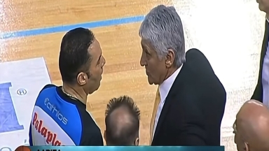 Βίντεο με τον live διάλογο Πηλοΐδη - Γιαννάκη στο περίφημο Φάρος Λάρισας - Άρης: «Ντροπή σου! Γιατί σφυρίζεις έτσι;»