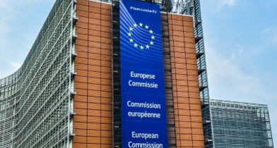 Η Ευρώπη κάνει πίσω στο απόλυτο «τέλος» των θερμικών κινητήρων