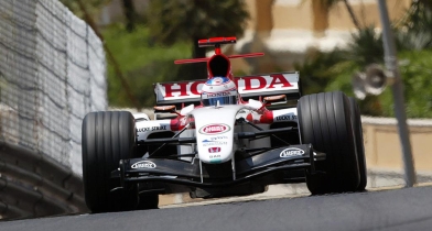 Σαν Σήμερα: H BAR «τρομοκράτησε» τους... μεγάλους της F1 (vid)