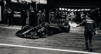 H Aston Martin «κέντρισε» τα βλέμματα στη Βαρκελώνη (vid)