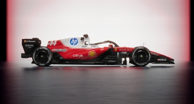 Η Ferrari παρουσίασε τη νέα SF-26 με νέο χρωματικό σχεδιασμό