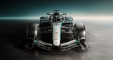 H Mercedes παρουσίασε τη νέα W17 με το μυαλό στην επιστροφή στους τίτλους