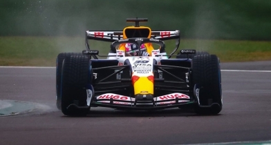 Άλλο ένα μονοθέσιο του 2026 πάτησε πίστα - και αυτήν τη φορά είναι της Racing Bulls (vid)