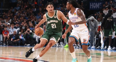 Ο Ουσμάν Ντιένγκ έγινε ο ήρωας της βραδιάς και οι Μπακς λύγισαν τους Θάντερ