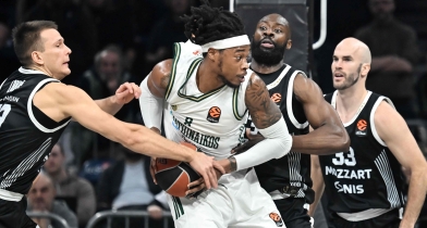 Την Τρίτη ποίηση, την Πέμπτη μουντζούρες