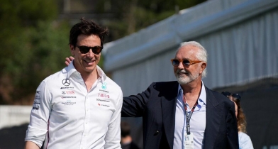 Ο Βολφ έχει βάλει στο μάτι τις μετοχές της Alpine που θέλει και ο Χόρνερ