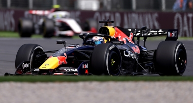 Η Red Bull προβληματίζεται με τη διαφορά από τη Mercedes