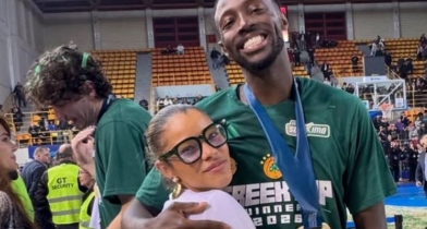 Η σύζυγος του Γκραντ αποθέωσε τον Άταμαν: «Είτε τον μισείς, είτε τον αγαπάς, να δείχνεις σεβασμό στο όνομά του»