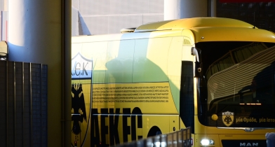 Το πούλμαν της ΑΕΚ στο Φάληρο