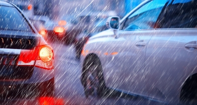 7 Tips για ασφαλή οδήγηση στη βροχή