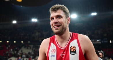 Βεζένκοβ: «Είμαστε όλοι περήφανοι για τους αγώνες που έχει δώσει ο Ντόρσεϊ»