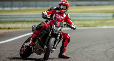 Ducati Hypermotard 698 Mono Nera: Όταν τα μονοκύλινδρα έχουν ψυχή (vid)