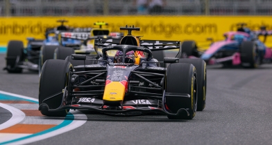 Ο Φερστάπεν δεν αφήνει τη Red Bull να χαρεί 
