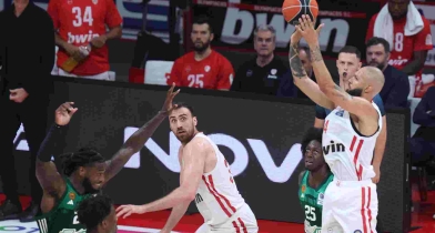 Ο Ολυμπιακός είχε Φουρνιέ, ο Παναθηναϊκός έψαχνε τον... σωτήρα του!