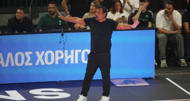 Ο Αταμάν απαλλάχθηκε για το.... σακάκι που έβγαλε, πρόστιμο ο Ολυμπιακός