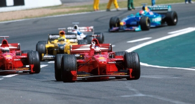 Σαν Σήμερα: Η αντεπίθεση της Ferrari στη McLaren (vid)
