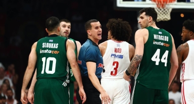Ο διαιτητής Τσιμπούρης έκανε καταγγελία πως κουκουλοφόροι έγραψαν συνθήματα στον τοίχο του σπιτιού του