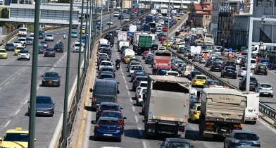 Επιχείρηση «ΚΟΜΒΟΣ»: Η Τροχαία επιστρατεύει AI, drones και 235 κάμερες για το κυκλοφοριακό της Αττικής