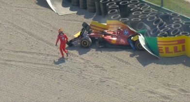 Καταστροφικό ξεκίνημα για τη Ferrari στη Μόντσα - Ο Λεκλέρ στον τοίχο και κόκκινη σημαία (vid)