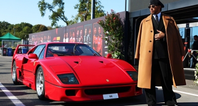 Ο Χάμιλτον «έσκασε» στη Μόντσα με τη νέα του Ferrari F40 και τράβηξε τα βλέμματα 