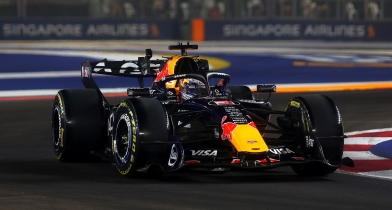 Ο Φερστάπεν ήταν ταχύτερος στο Sprint Qualifying της Σιγκαπούρης αλλά δεν μπορεί να πανηγυρίσει ακόμα