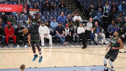 O Άντονι Έντουαρντς.