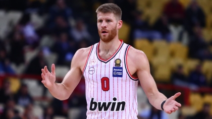 Ο Τόμας Γουόκαπ με τη φανέλα του Ολυμπιακού