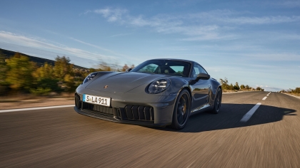 Η νέα Porsche 911 είναι υβριδική για βελτιωμένες επιδόσεις (vid)