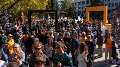 Η απόλυτη εμπειρία Formula 1 στην Πάτρα αυτή την Κυριακή – Η πλατεία Τριών Συμμάχων φιλοξενεί το showcar της McLaren F1 Team και προσομοιωτές F1