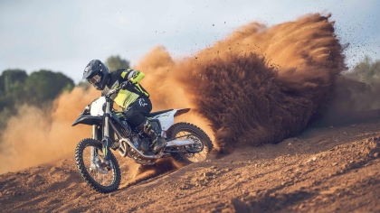 Triumph TF 450-X 2026: Αγγλικό βαρύ πυροβολικό (vid)