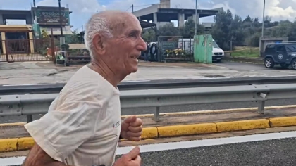Ο υπέροχος κύριος Πλούταρχος έτρεξε 42 χλμ. για... πλάκα στα 89 του χρόνια (vid)