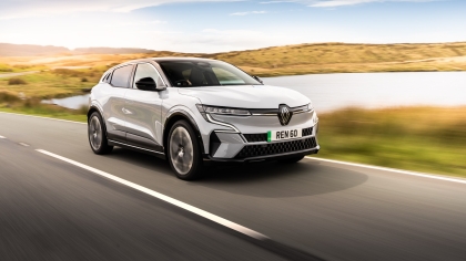 Η Renault ξαναβάζει βενζίνη στο Megane