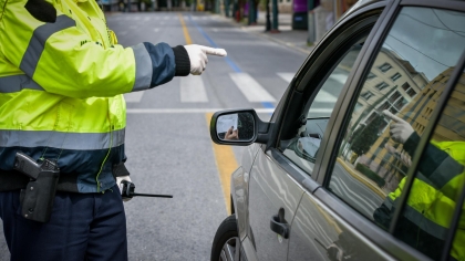 Συνελήφθη στην Εθνική Οδό γνωστός πρωταθλητής τζούντο: Μετέφερε 1.150.000 ευρώ σε... σακούλες σούπερ μάρκετ (vid)