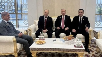 Αμήχανo: Ο Πακιστανός πρωθυπουργός «μπούκαρε» στη συνάντηση Ερντογάν με Πούτιν (vid)