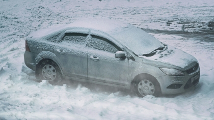 Πάγος στο παρμπρίζ; 5 έξυπνα tip για να το ξεπαγώσεις σε δευτερόλεπτα