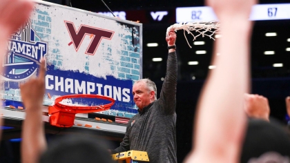 O προπονητής του Νεοκλή Αβδάλα στο Βιρτζίνια Τεκ, Μάικ Γιανγκ 