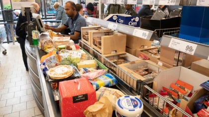 Μπήκε στο Lidl με 1 λίρα και κατάφερε να αγοράσει πρωινό, μεσημεριανό και βραδινό