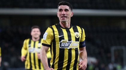 Ο αρχηγός της ΑΕΚ, Πέτρος Μάνταλος μετά το γκολ με τον Λεβαδειακό