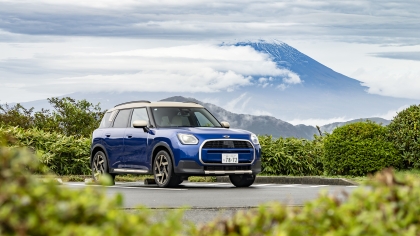 MINI Countryman D: Diesel επιδόσεις με φόντο το όρος Φούτζι