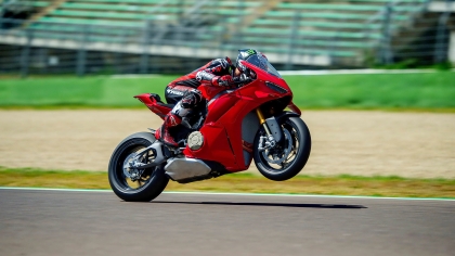 Ducati Panigale V4: Tα πήρε όλα κι έφυγε!