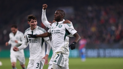 Ο ανδρέας Τετέη πανηγυρίζει στο Πλζεν