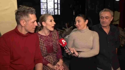 Αστυνομία εισέβαλε στη θεατρική παράσταση Αιμίλιου Χειλάκη: Το ανοιχτό παράθυρο, ο βιασμός και η παρεξήγηση (vid)