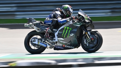 «Συναγερμός» στη Yamaha – Γιατί ο νέος V4 κινητήρας σταμάτησε τις δοκιμές στη Σεπάνγκ